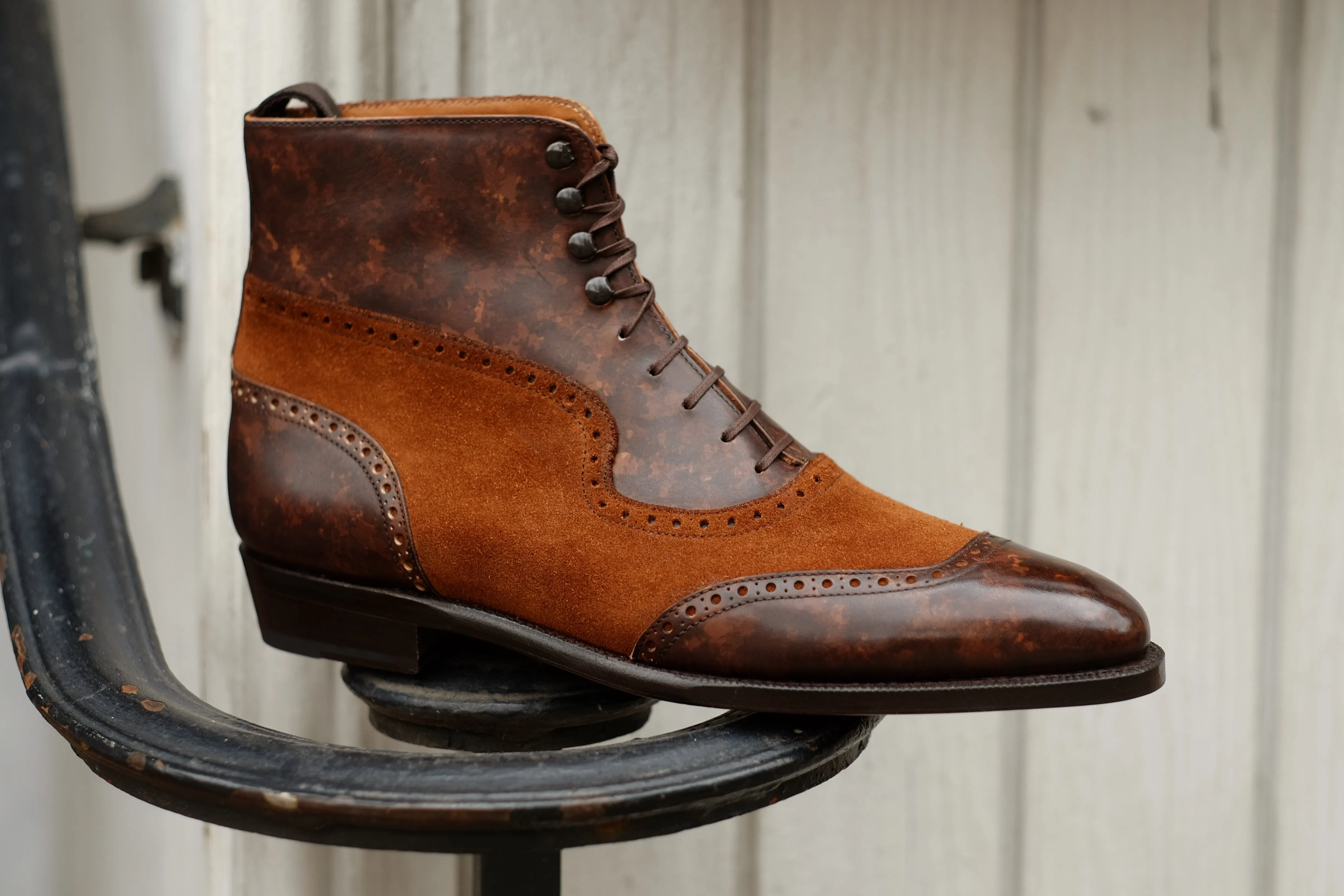 Pinehurst - Dark Brown Marble Patina / Snuff Suede